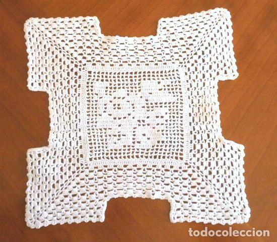 Antig&uuml;edades: Tapete Cuadrado 23x23 cm - Ganchillo a mano. Blanco. Procedencia Soria