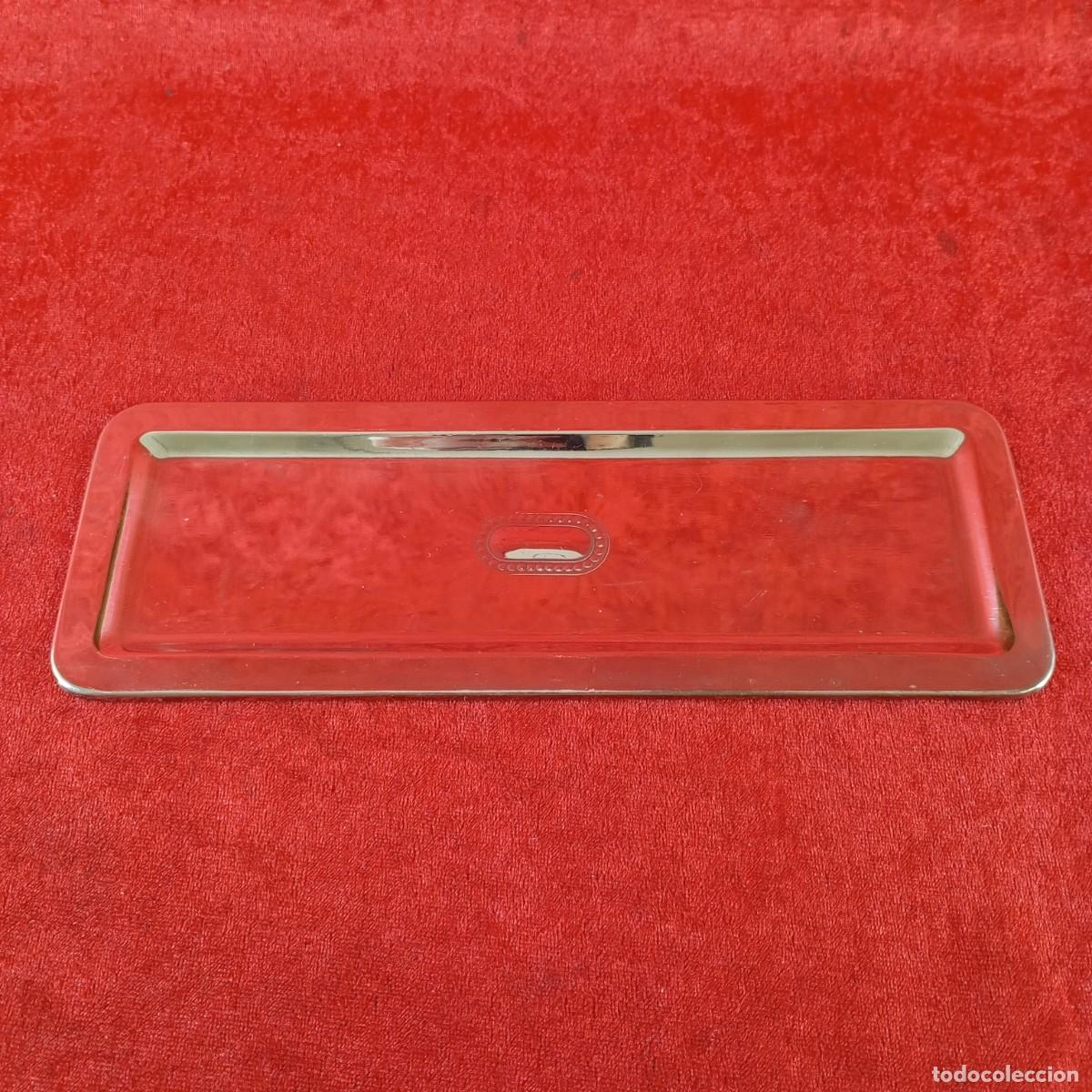 Antig&uuml;edades: BANDEJA DE PLATA RECTANGULAR - ACABADOS EN RELIEVE - 8,3 X 13 CM