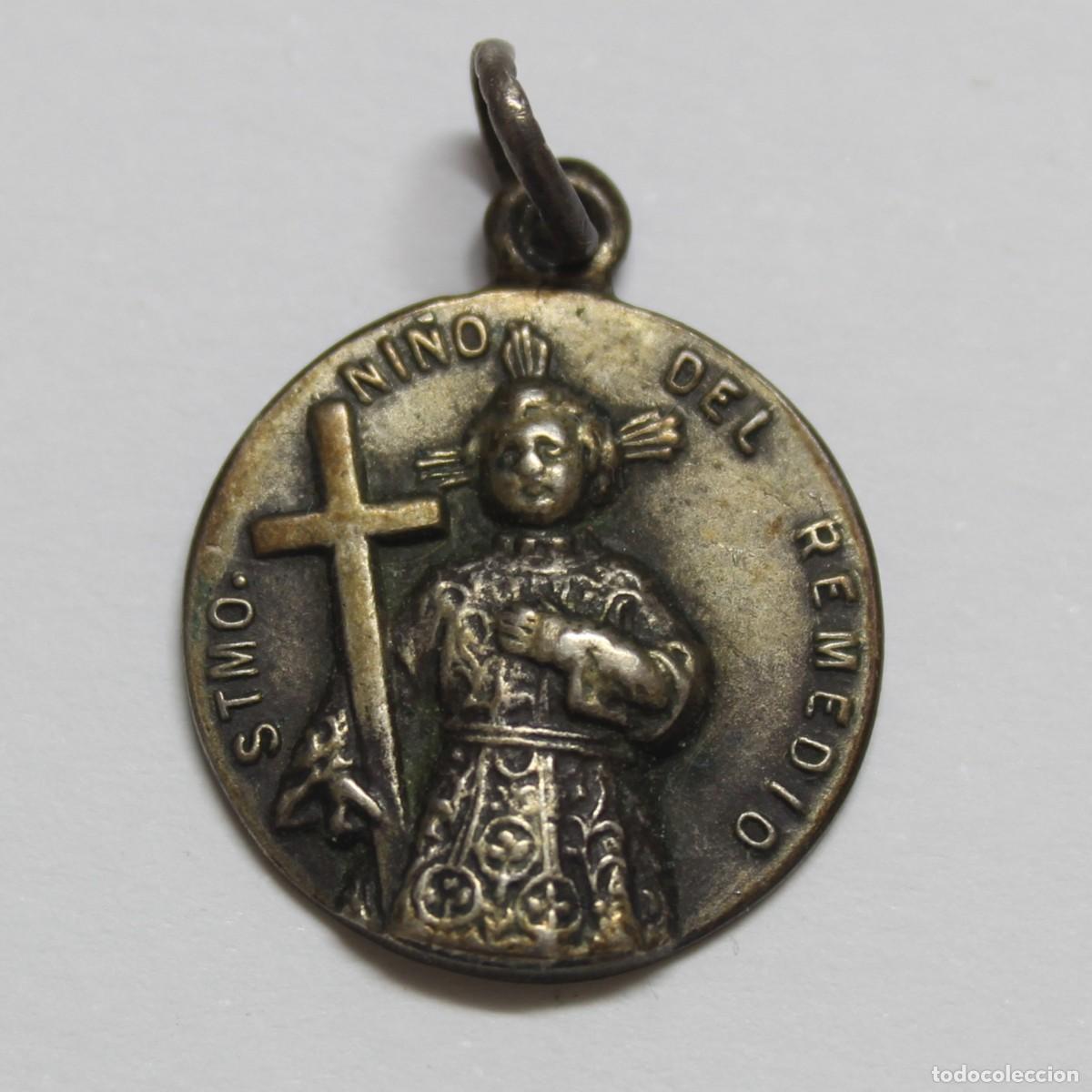 Antig&uuml;edades: Medalla Sant&iacute;simo Ni&ntilde;o del Remedio Plata Antigua Madrid Religiosa 18mm