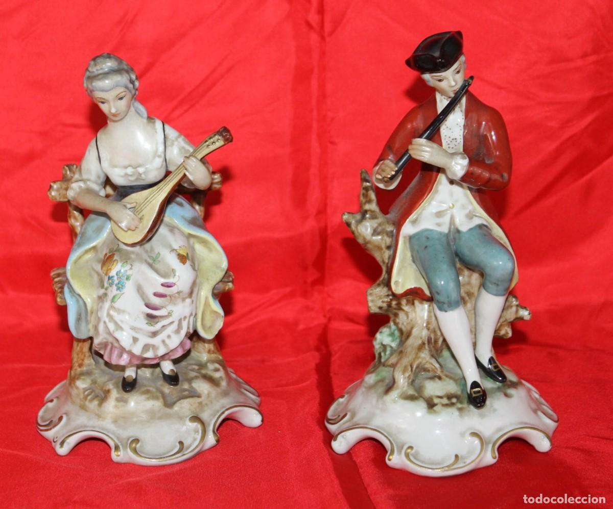 Antiques: Pareja de figuras de porcelana Salvador Mallol. M&uacute;sicos galantes. Made in Spain