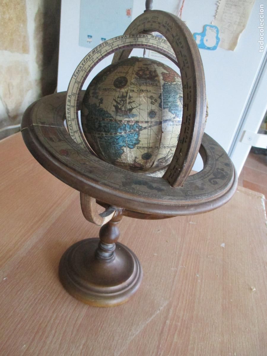 Antig&uuml;edades: ANTIGUO GLOBO TERR&Aacute;QUEO, PEANA DE MADERA- MIDE UNOS 33 CM. DE ALTO