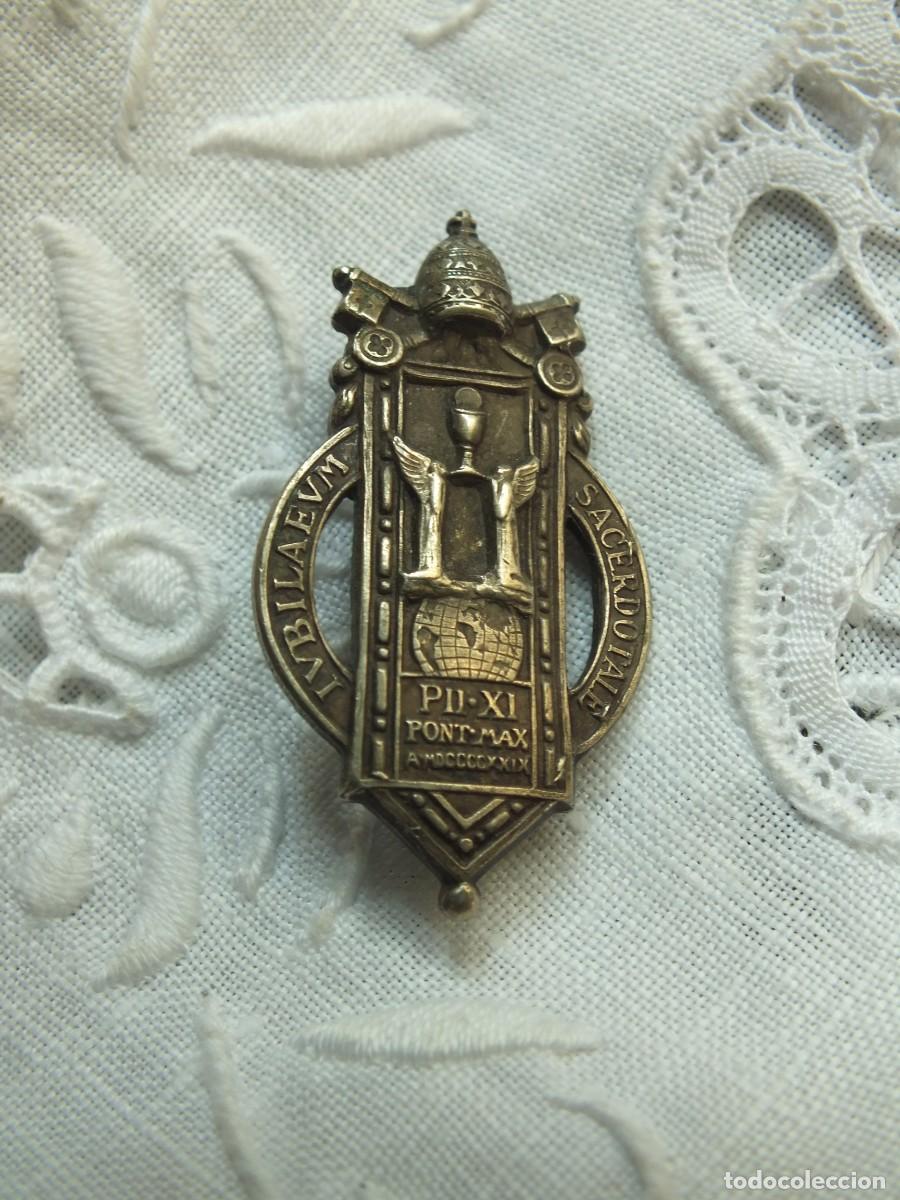 Antig&uuml;edades: INSIGNIA DE AGUJA IVBILAEVM SACERDOTALE II . XI