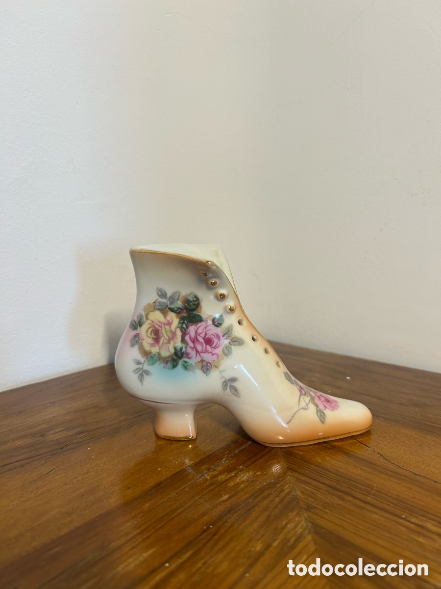 Antig&uuml;edades: Bot&iacute;n de porcelana con rosas y botones dorados, tipo Schlegelmilch, primera mitad s. XX