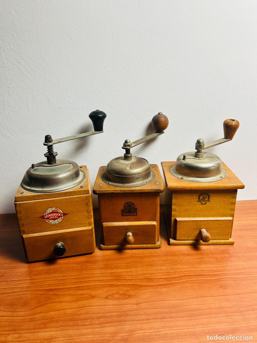 Antig&uuml;edades: Lote de 3 molinillos de caf&eacute; manuales vintage alemanes de caja de madera