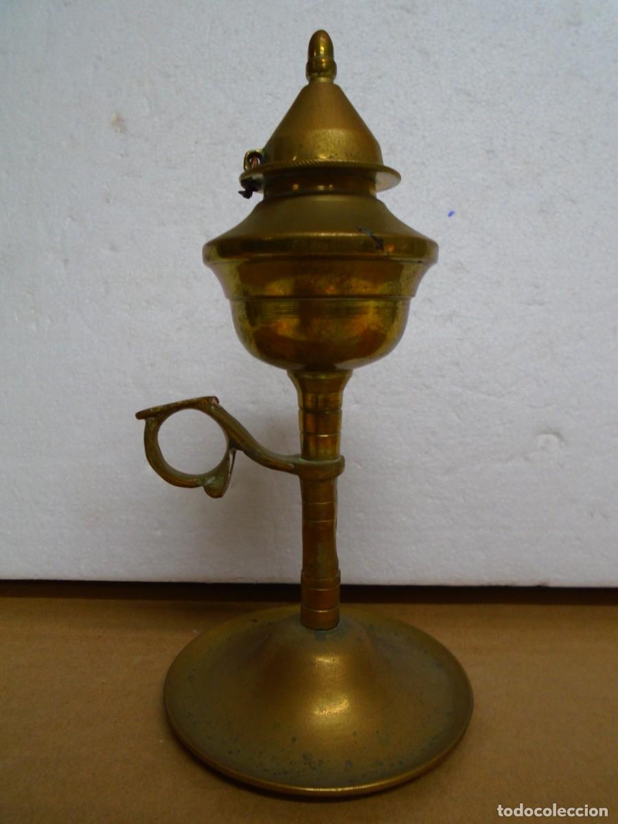 Antig&uuml;edades: ANTIGUA CAPUCHINA O CANDIL DE ACEITE EN BRONCE.18 CM DE ALTO. 380 GRAMOS DE PESO.