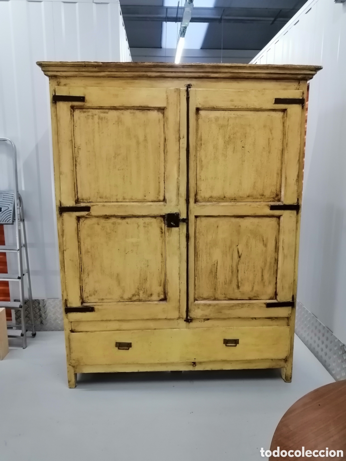 Antig&uuml;edades: Armario con m&aacute;s de 100 a&ntilde;os