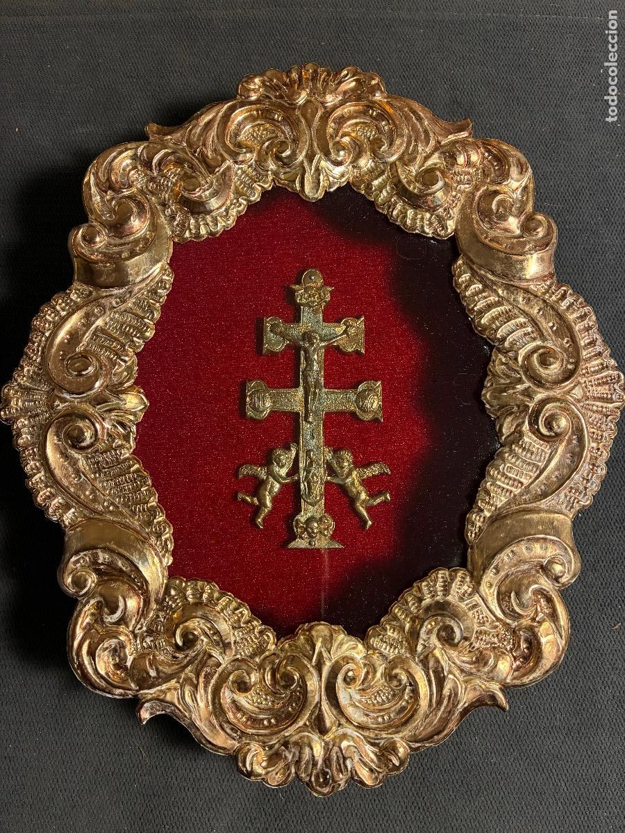 Antig&uuml;edades: Relicario devocional Cruz de Caravaca metal plateado, mide 26x22x5 cm bien conservado