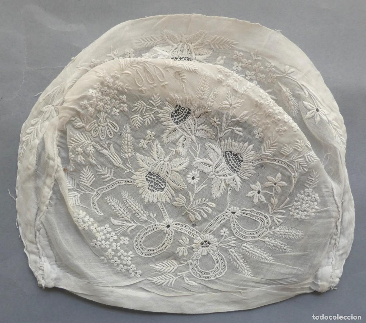 Antig&uuml;edades: ANTIGUO GORRO DE MUSELINA BORDADA PARA BEBE O MU&Ntilde;ECA S.XIX