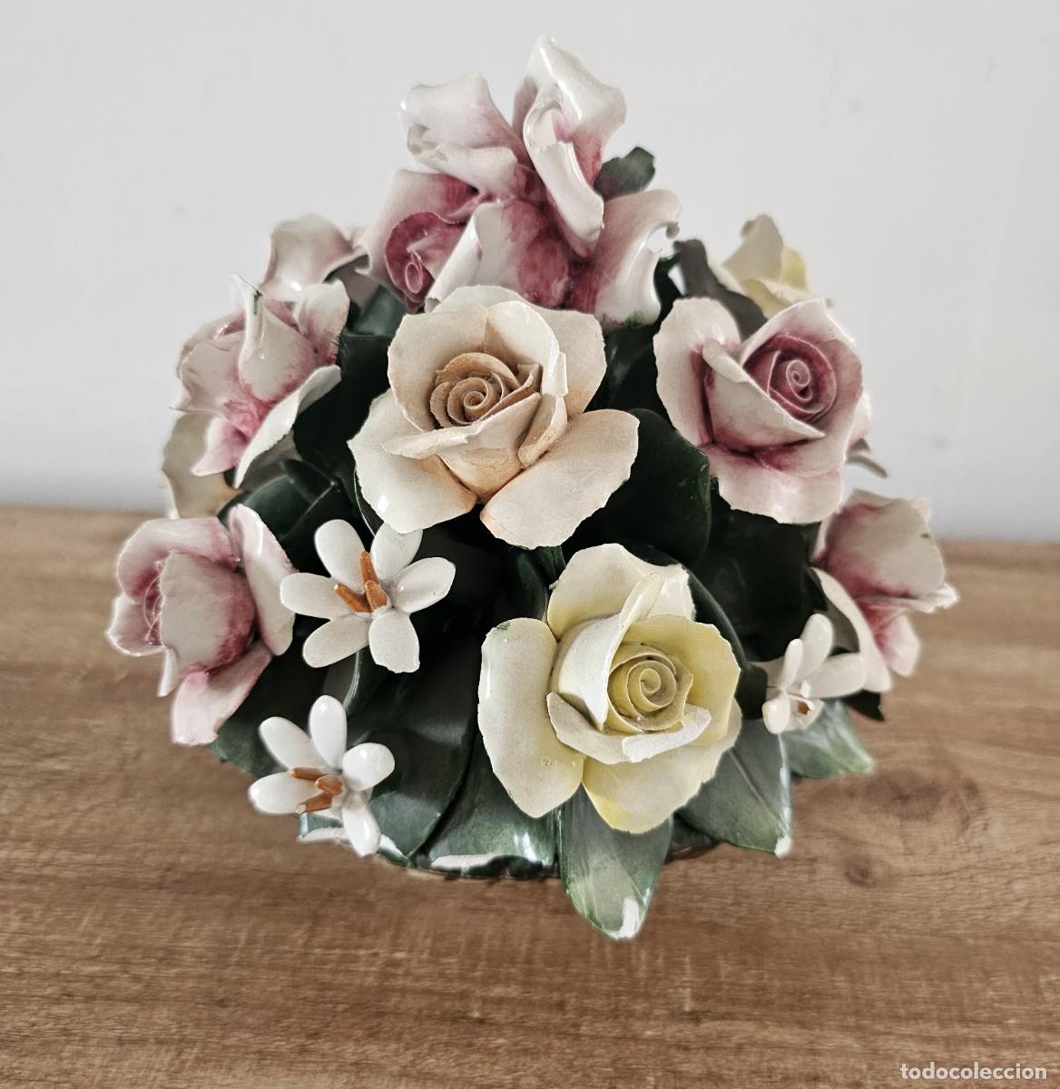 Antig&uuml;edades: Capodimonte - centro mesa ramo de rosas y flores - porcelana - S. Rioleva
