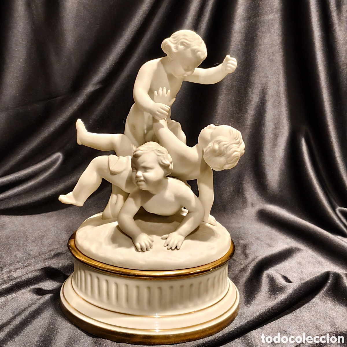 Antig&uuml;edades: Antigua escultura de porcelana biscuit de Bidasoa - Grupo de 3 querubines jugando - &iexcl;Impecable!