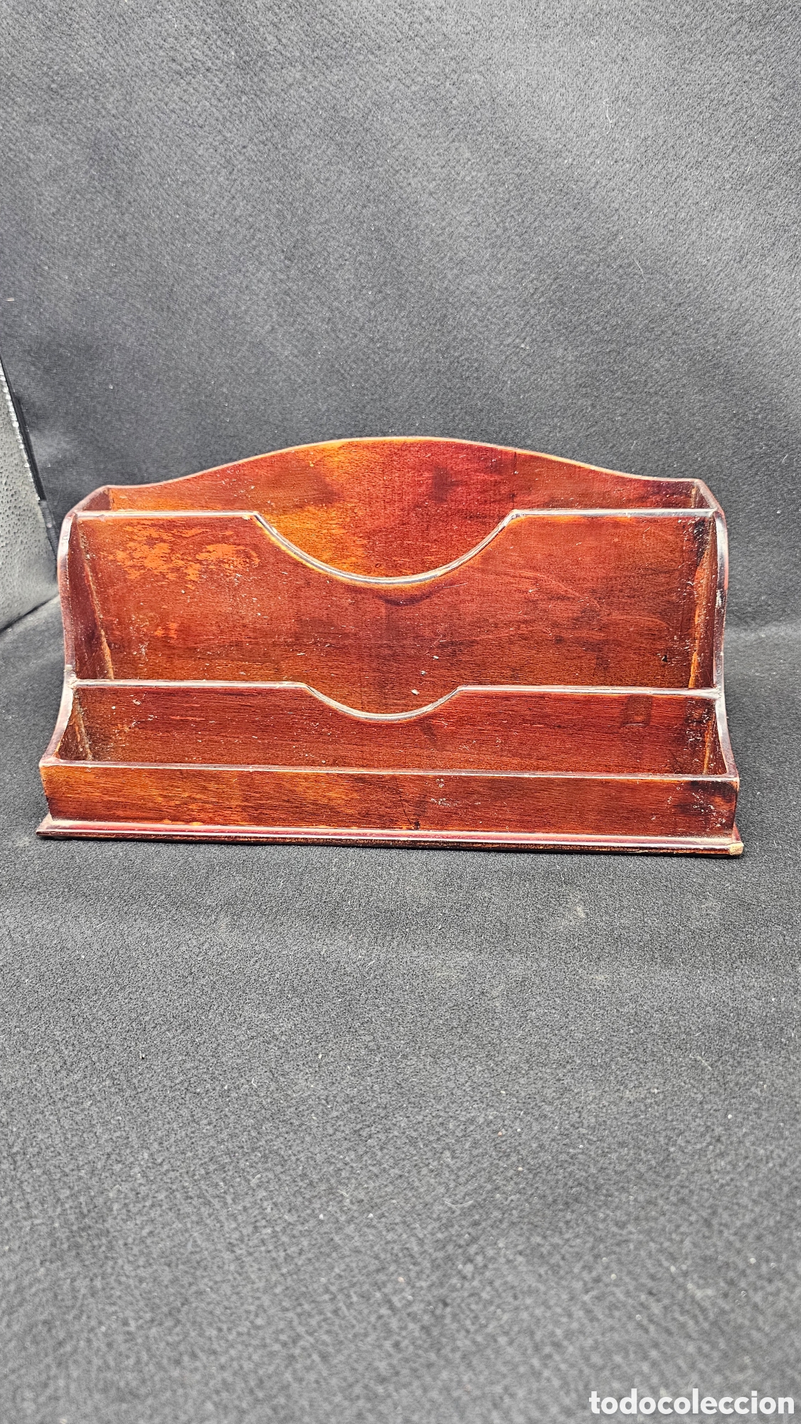 Antig&uuml;edades: clasificador o portacartas vintage de madera para escritorio