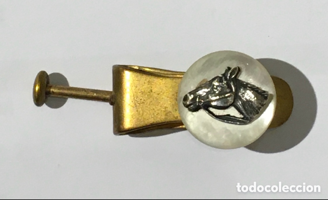 Antig&uuml;edades: Pasador de corbata. The Wedge Patent. Lat&oacute;n, n&aacute;car y plata. Art Deco. 1910.