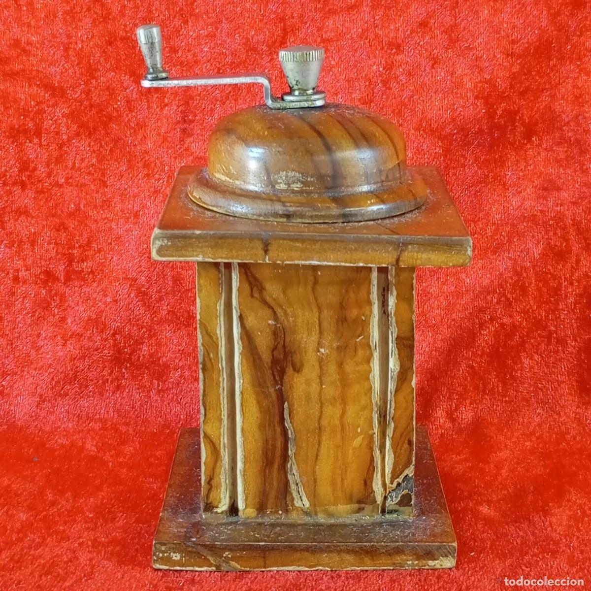 Antig&uuml;edades: ANTIGUO MOLINILLO MANUAL DE MADERA - MEDIADO DEL SIGLO XX - ELEMENTO DE COC&Iacute;NA - 7,2 X 12,5 CM