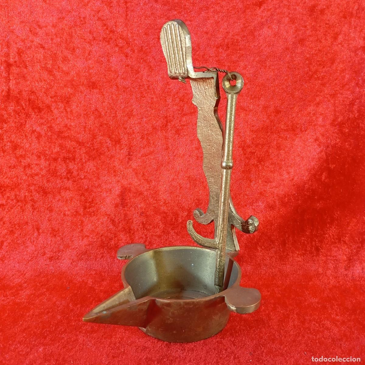 Antig&uuml;edades: ANTIGUA LAMPARA DE ACEITE - FABRICADA EN BRONCE FUNDIDO - 18,5 CM DE ALTURA