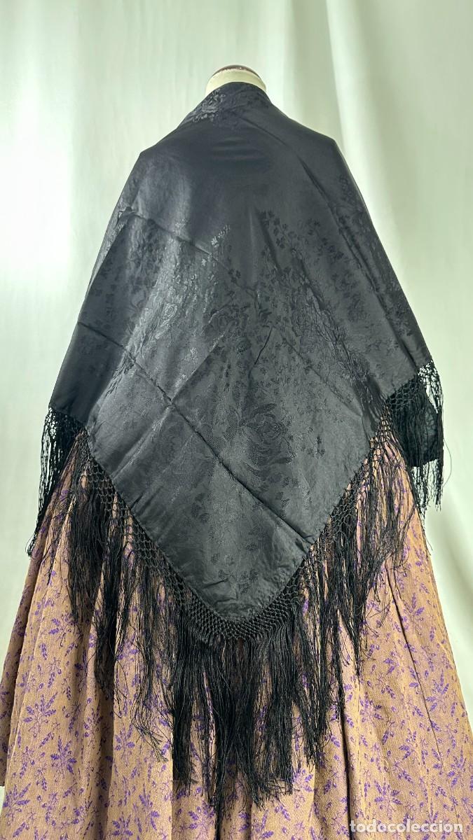 Antig&uuml;edades: Pa&ntilde;uelo negro adamascado