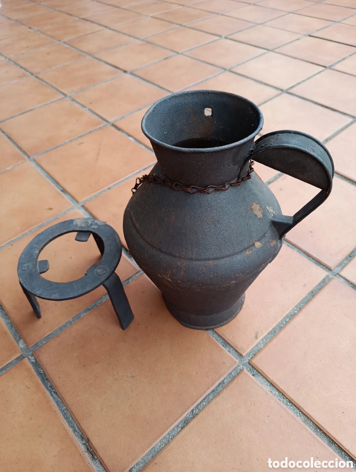 Antig&uuml;edades: C&aacute;ntara lechera antigua con cadena y su tr&eacute;bede - Foto 2