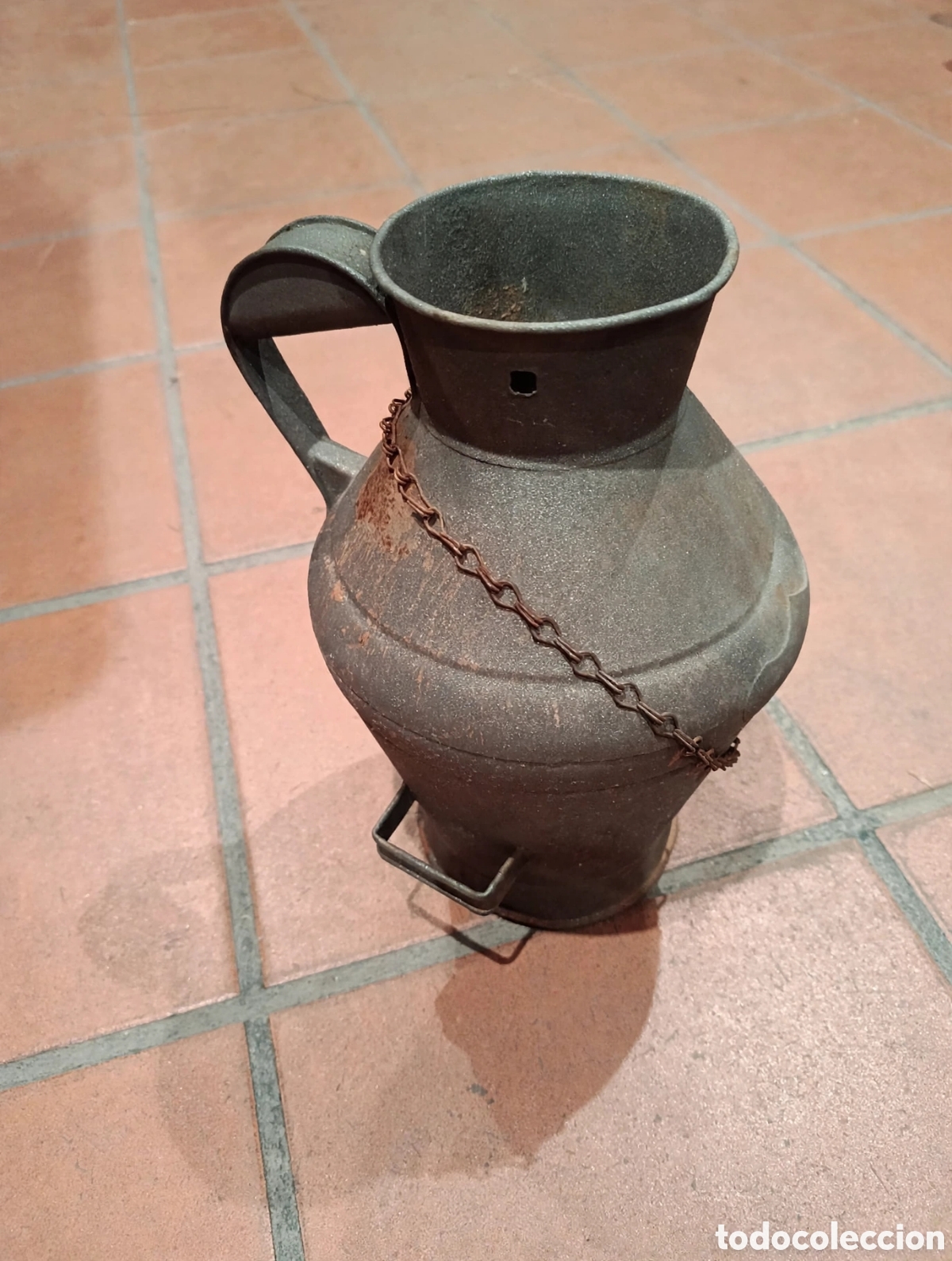 Antig&uuml;edades: C&aacute;ntara lechera antigua con cadena y su tr&eacute;bede - Foto 6