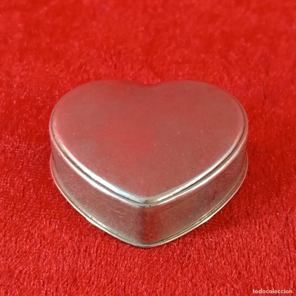 Antig&uuml;edades: ANTIGUO PASTILLERO EN FORMA DE CORAZ&Oacute;N - CHAPADO EN PLATA - SIGLO XX