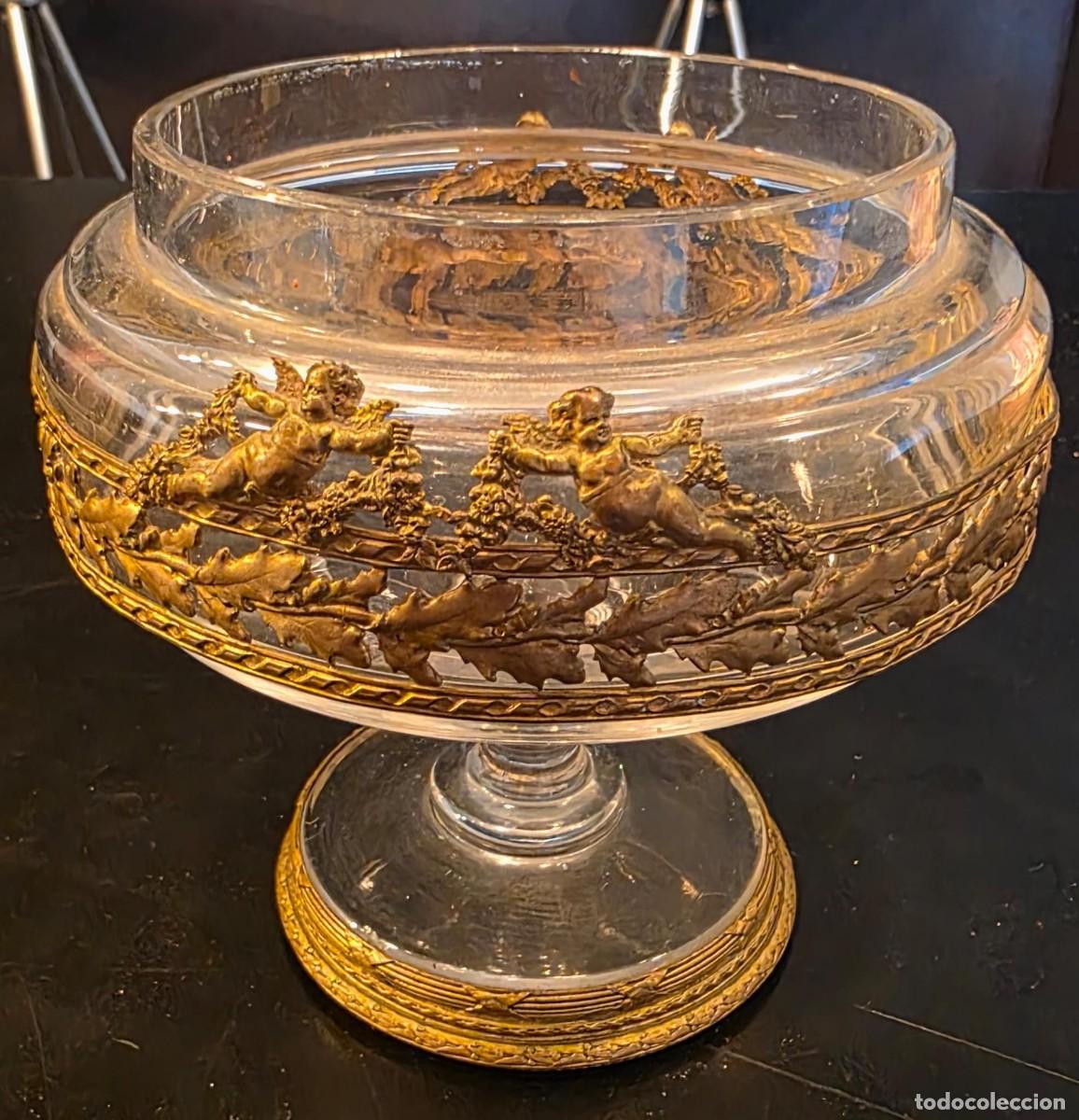 Antig&uuml;edades: Centro de mesa vintage de cristal con querubines y guirnaldas de bronce dorado &ndash; Copa decorativa