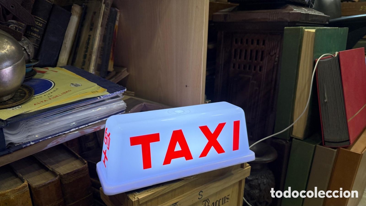 Antig&uuml;edades: Bonita l&aacute;mpara en forma de taxi, Jap&oacute;n