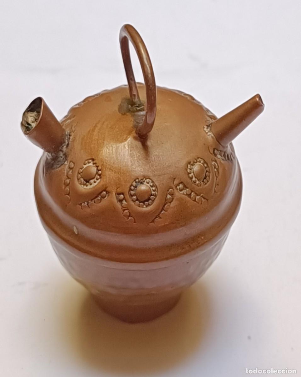 Antiguidades: BOTIJO DECORATIVO CON DOS PITORROS Y BASE CIRCULAR