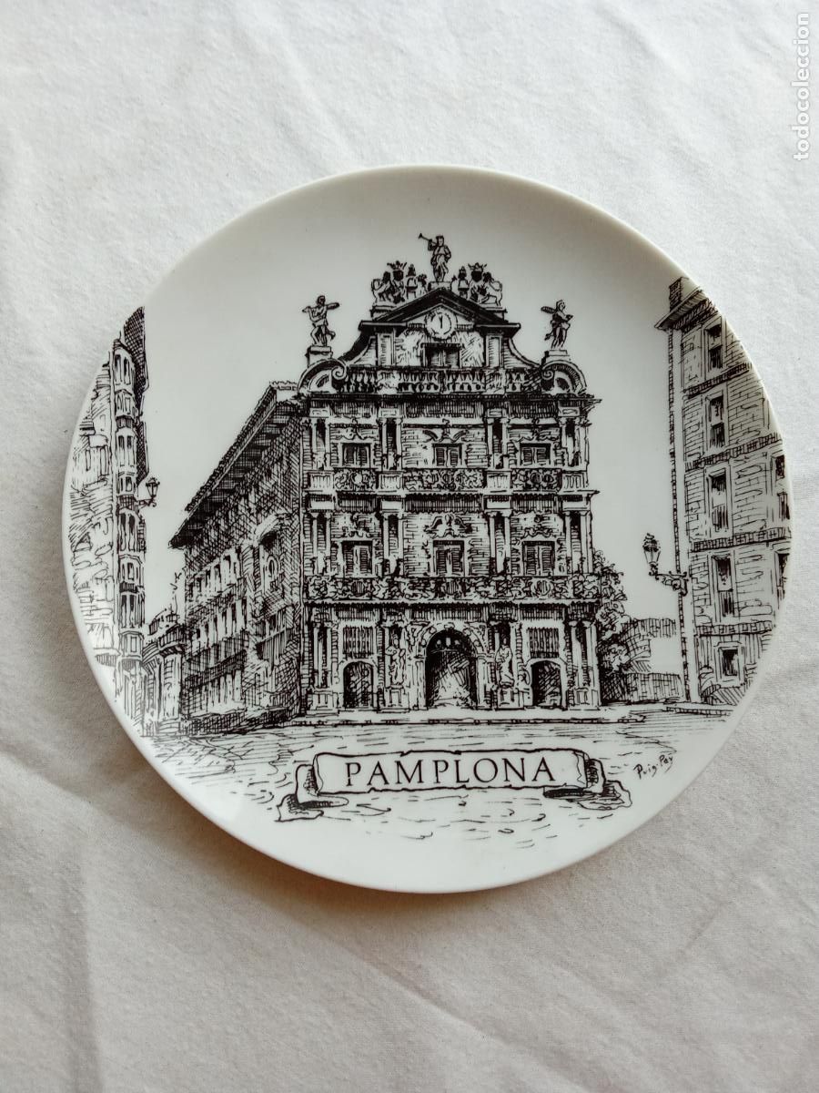 Antig&uuml;edades: Plato recuerdo Pamplona marca &rdquo;Mendi&rdquo;. Vitrina 13