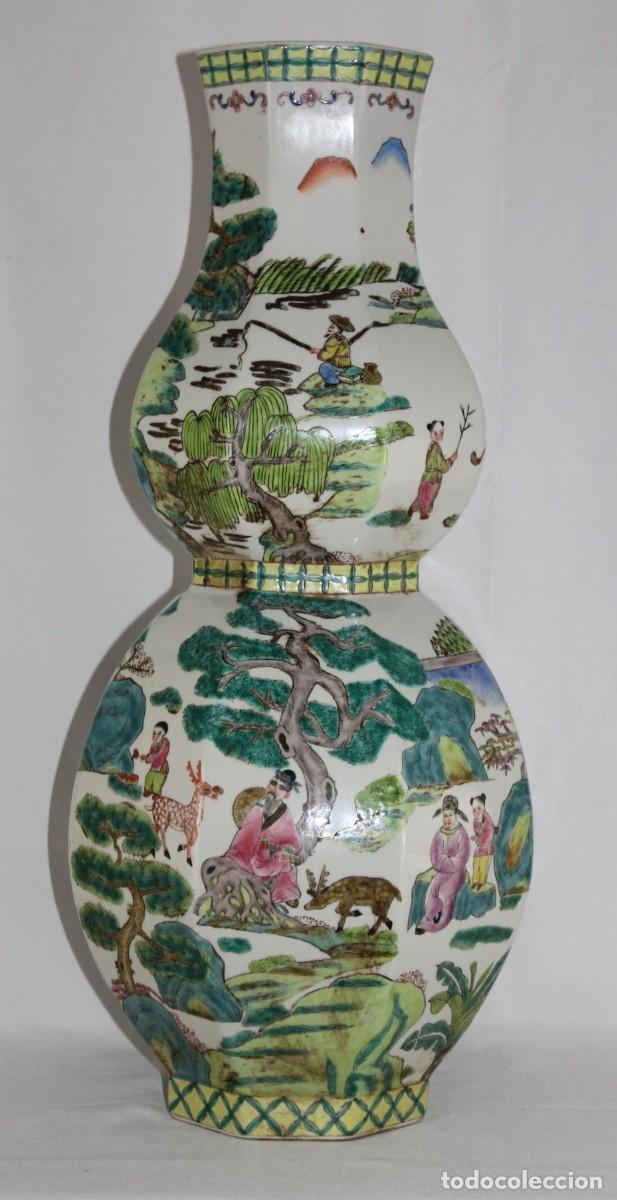 Antiquit&eacute;s: Gran jarr&oacute;n chino de porcelana policromada con escenas orientales. 58 cm