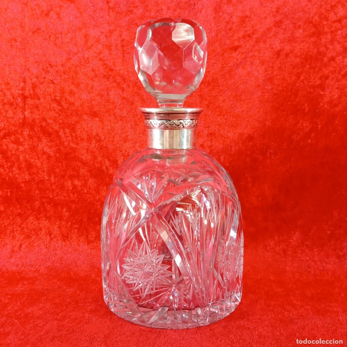 Antig&uuml;edades: ANTIGUA LICORERA DE &Eacute;POCA - CRISTAL TALLADO A MANO - CUELLO CHAPADO EN PLATA - 11 CM DE DIAMETRO
