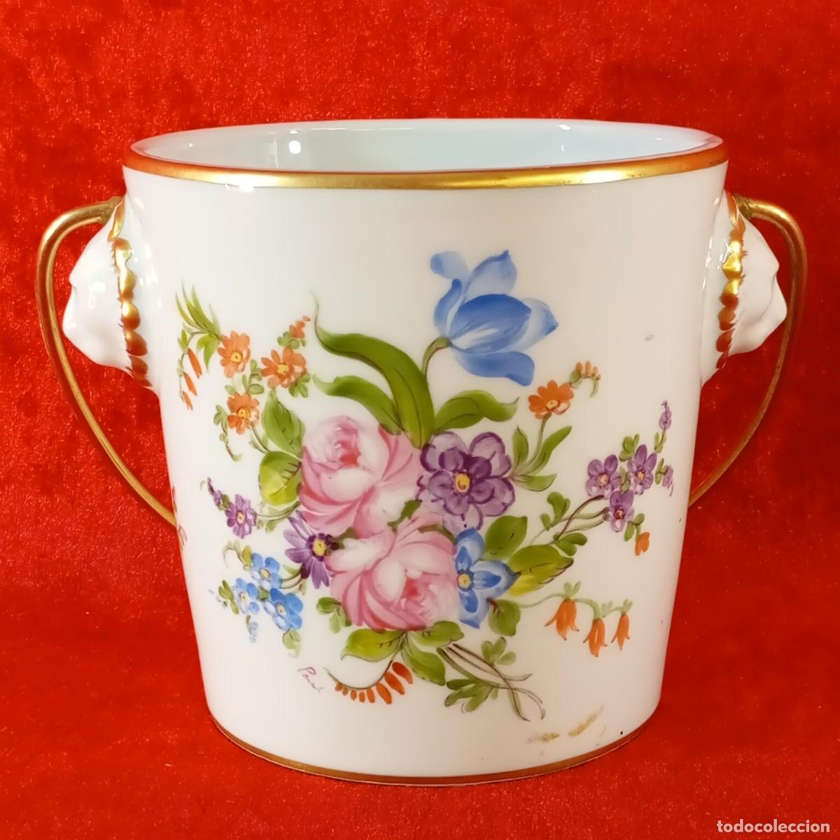 Oggetti Antichi: ANTIGUA MACETA DE JARDINERIA DE PORCELANA BLANCA - PINTADO FLORAL A MANO - SIGLO XX - 12 CM DIAMETRO