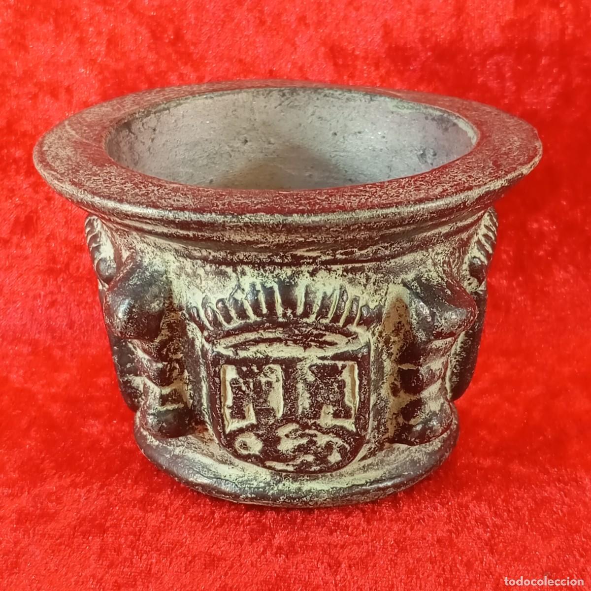 Antig&uuml;edades: ANTIGUO MORTERO FARMAC&Eacute;UTICO ESPA&Ntilde;OL - FABRICADO EN CERAMICA - MOTIVOS HER&Aacute;LDICOS - 10 CM DIAMETRO