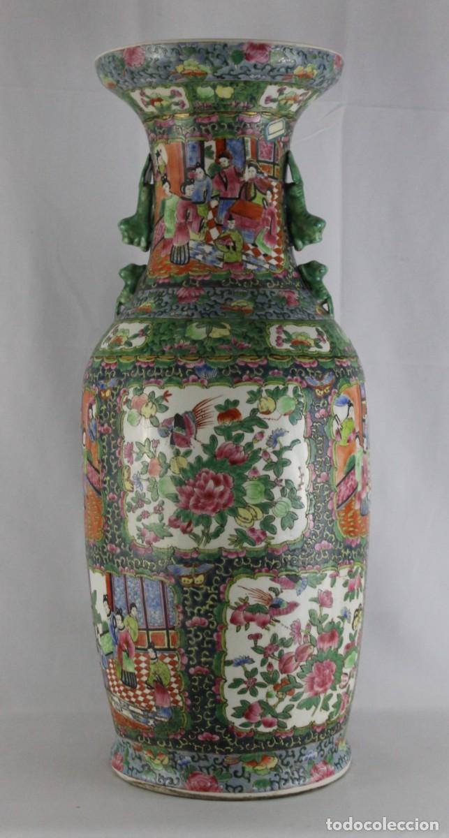 Antiquit&eacute;s: Gran jarr&oacute;n chino de porcelana estilo familia rosa con escenas orientales y motivos florales. 61 cm