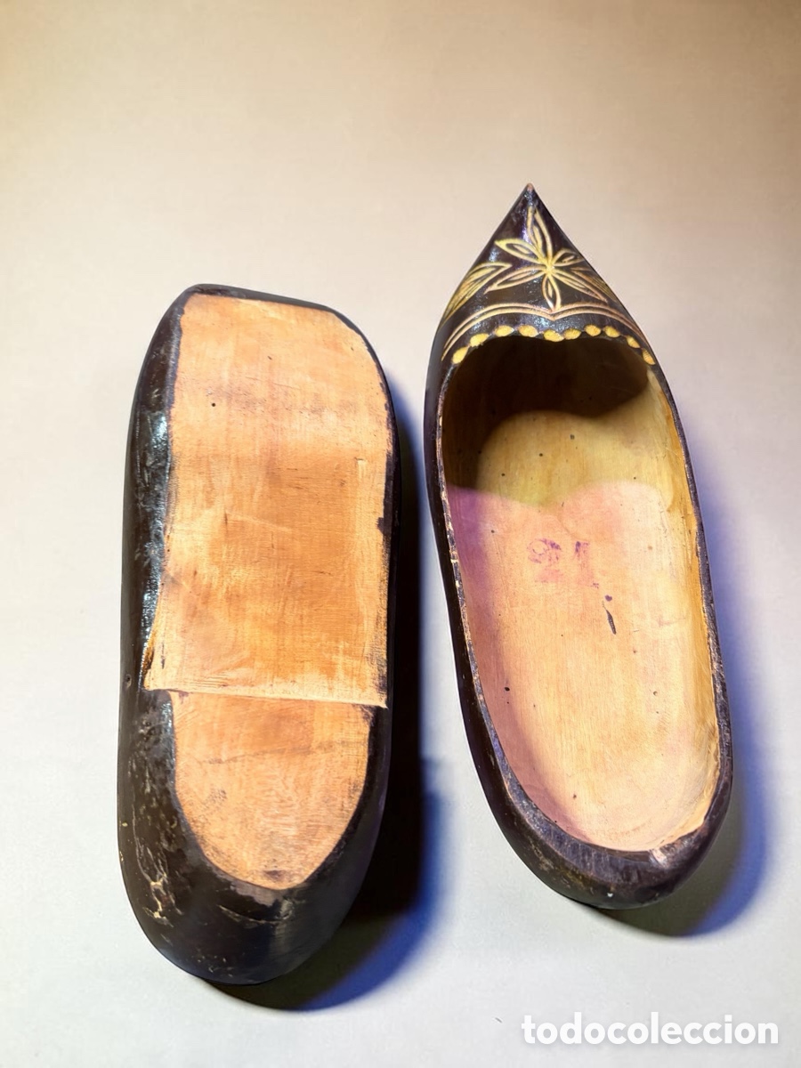 Antig&uuml;edades: Antiguas zuecas de madera - Foto 6