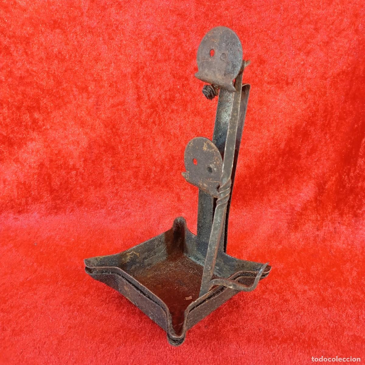 Antig&uuml;edades: ANTIGUA L&Aacute;MPARA DE ACEITE - HIERRO FORJADO - SIGLO XIX - 16 CM DE ALTO