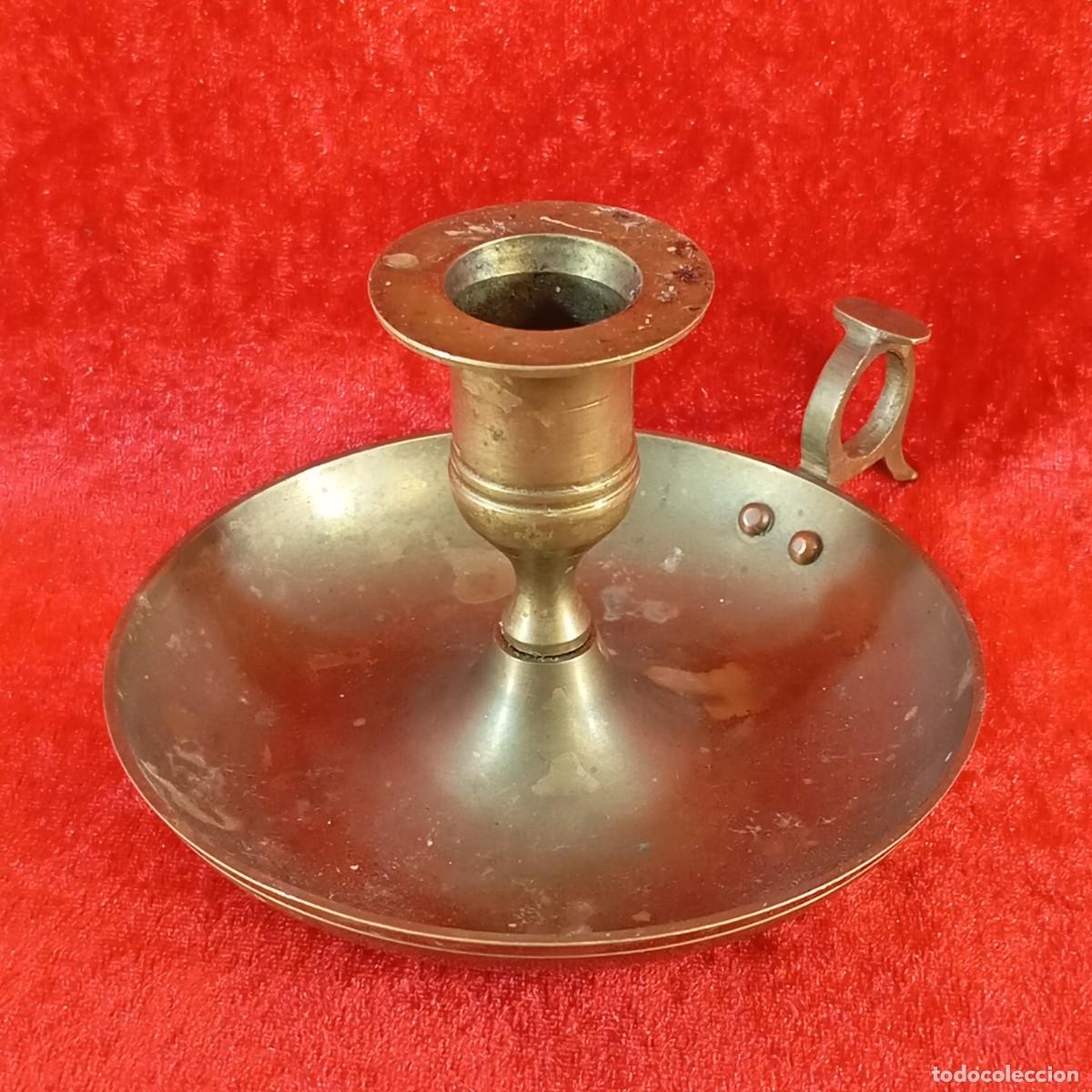 Antig&uuml;edades: ANTIGUO CANDELABRO - LAT&Oacute;N FORJADO MACIZO - SIGLO XIX - 15 CM DE LARGO Y 8 CM DE ALTO