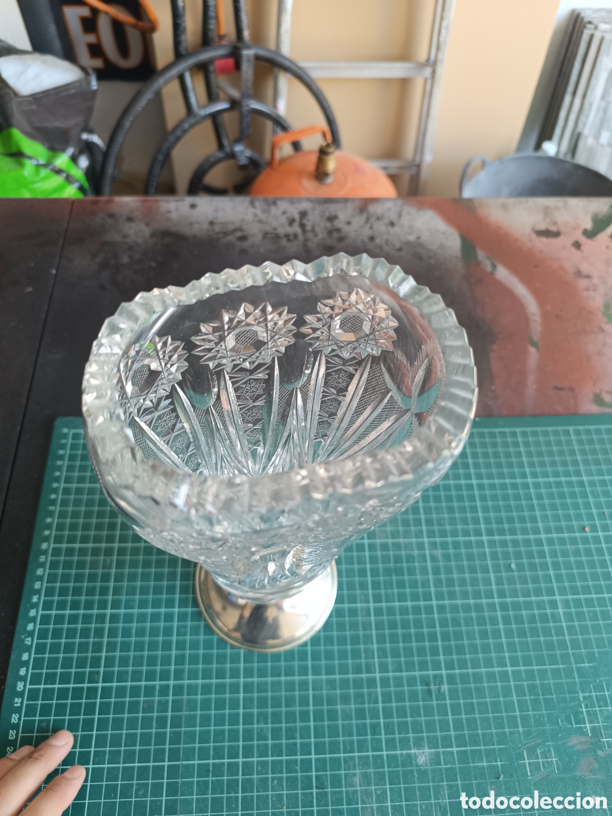Antig&uuml;edades: Jarr&oacute;n de cristal con base de plata - Foto 3