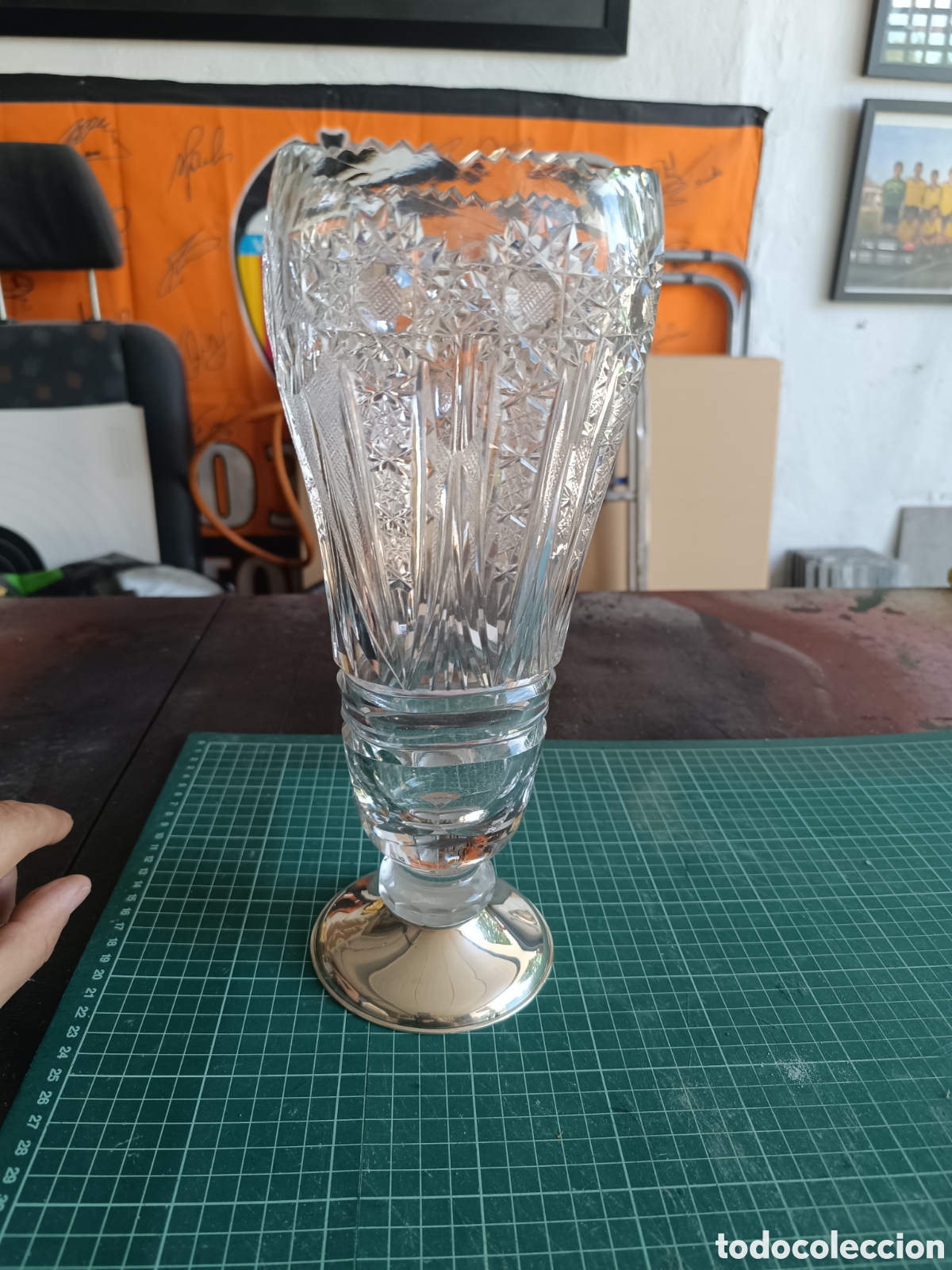 Antig&uuml;edades: Jarr&oacute;n de cristal con base de plata - Foto 1
