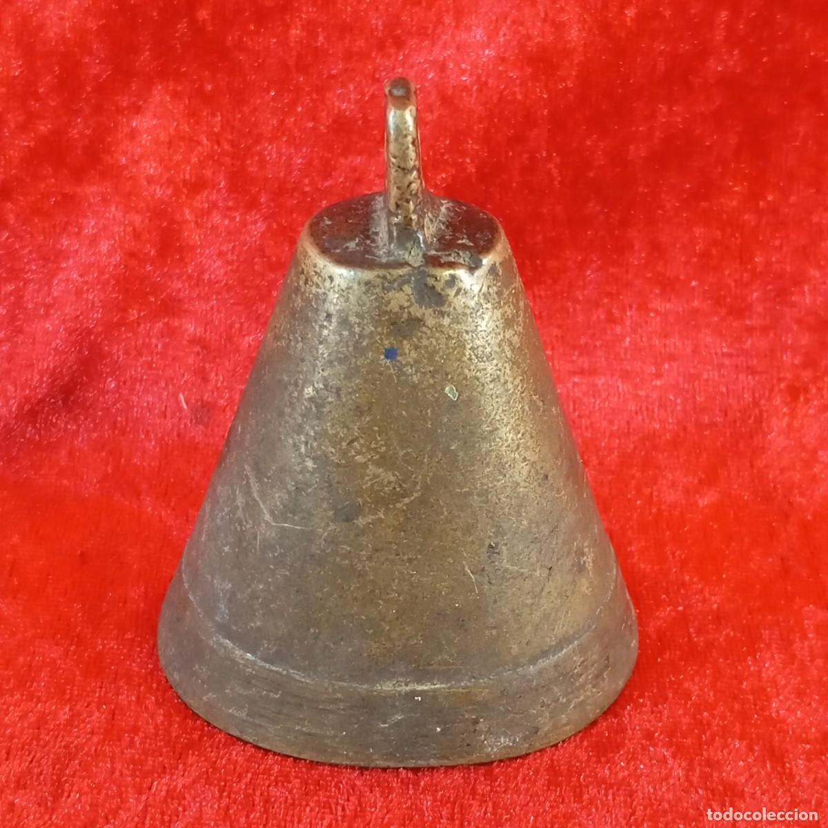 Antig&uuml;edades: ANTIGUA CAMPANILLA - BRONCE FUNDIDO - PARA ANIMALES - 8 CM DE ALTO