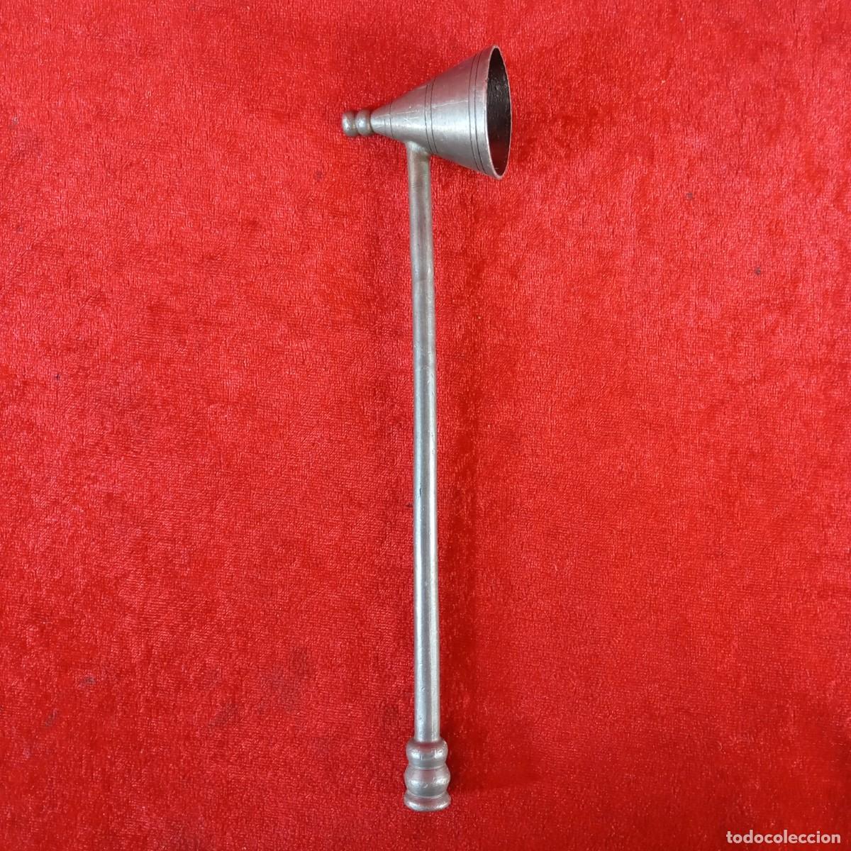 Antig&uuml;edades: ANTIGUO APAGAVELAS - FABRICADO EN METAL - REMATE DECORATIVO - SIGLO XIX - 21,5 CM DE LARGO