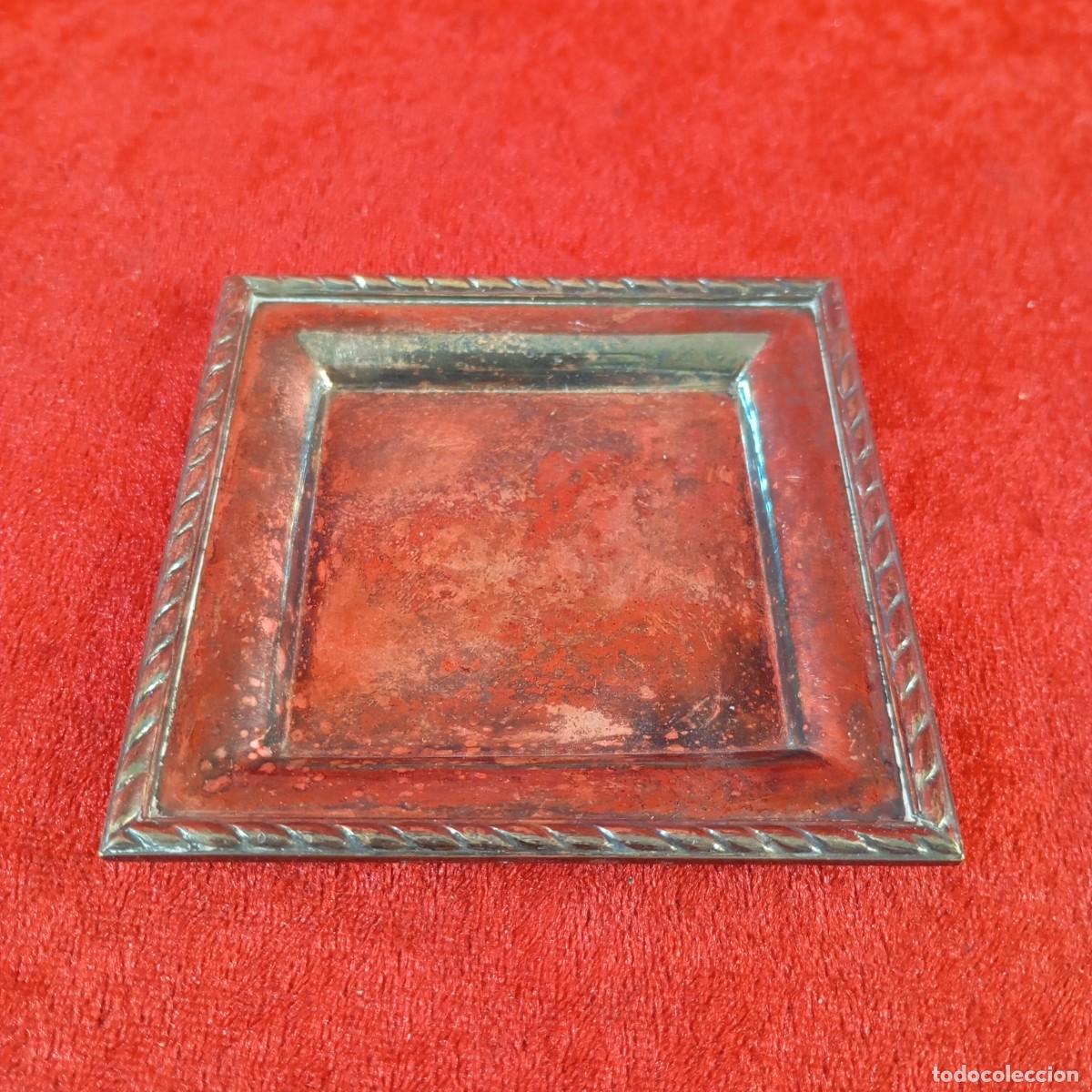 Antig&uuml;edades: PLATO MINIATURA DE METAL PLATEADO CUADRADO - CHAPADO EN PLATA - 8,6 CM X 8,6 CM