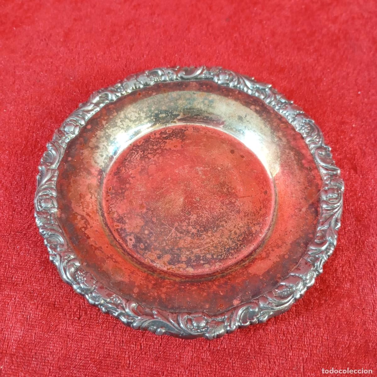 Antig&uuml;edades: PLATO MINIATURA DE METAL REDONDO - COBRE PLATEADO - FABRICADO EN ARGENTINA - 11,5 CM DE DIAMETRO
