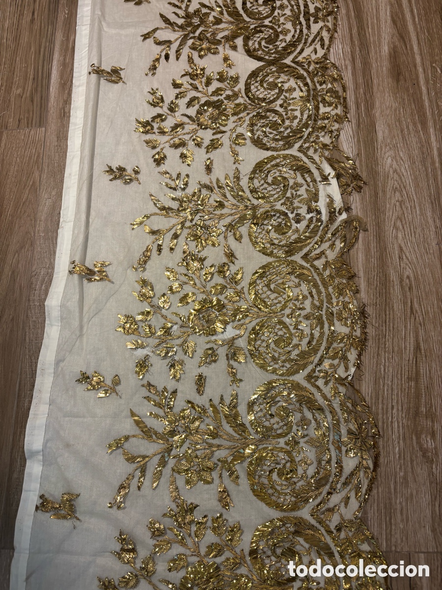 Antig&uuml;edades: Frontal de altar hojilla bordado oro