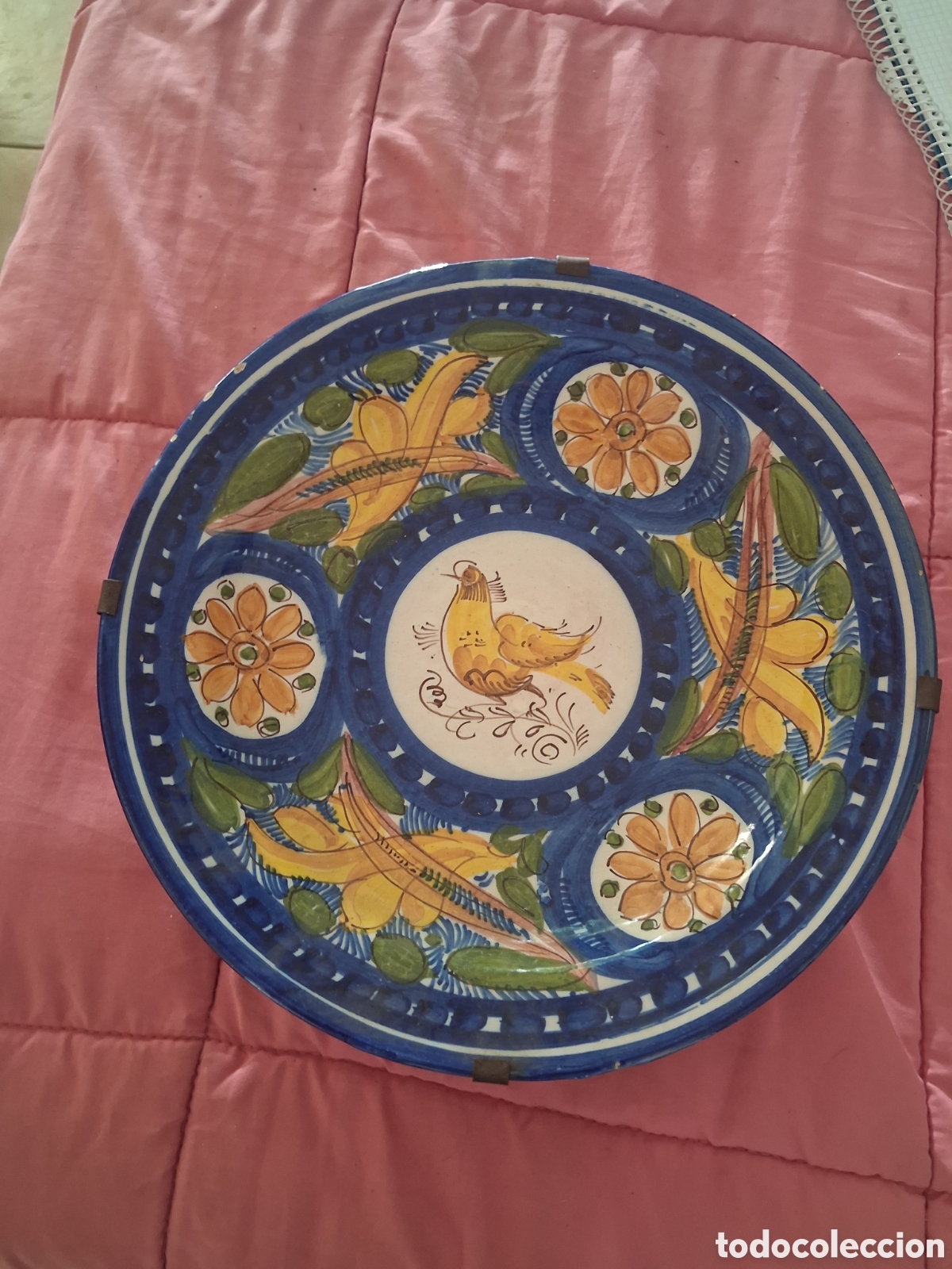 Antig&uuml;edades: ANTIGUO PLATO DE CER&Aacute;MICA CON UN PAJARO AMARILLO EN EL CENTRO