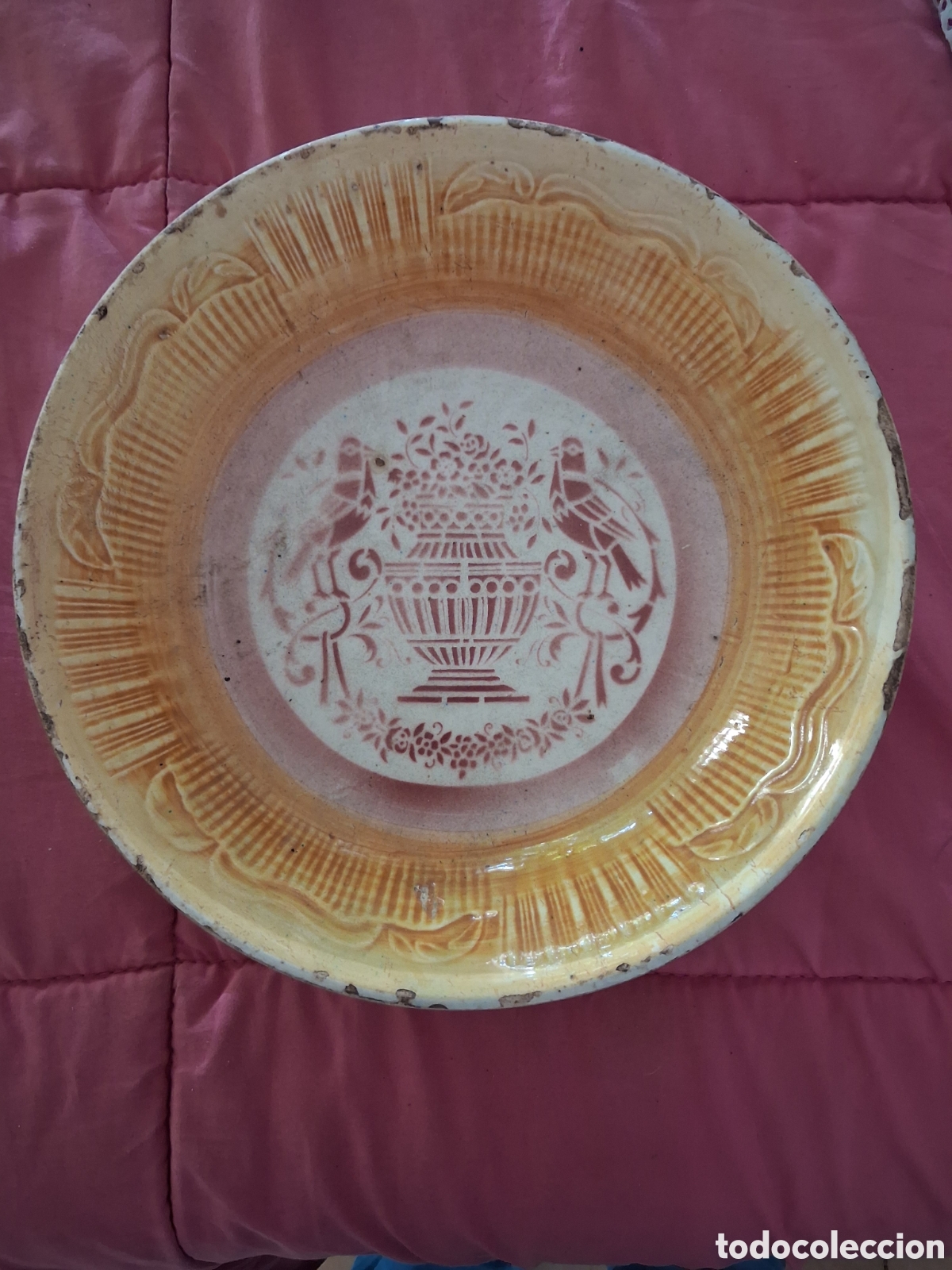 Antig&uuml;edades: ANTIGUO PLATO CON DOS PAJAROS COLOR MARRON EN EL CENTRO