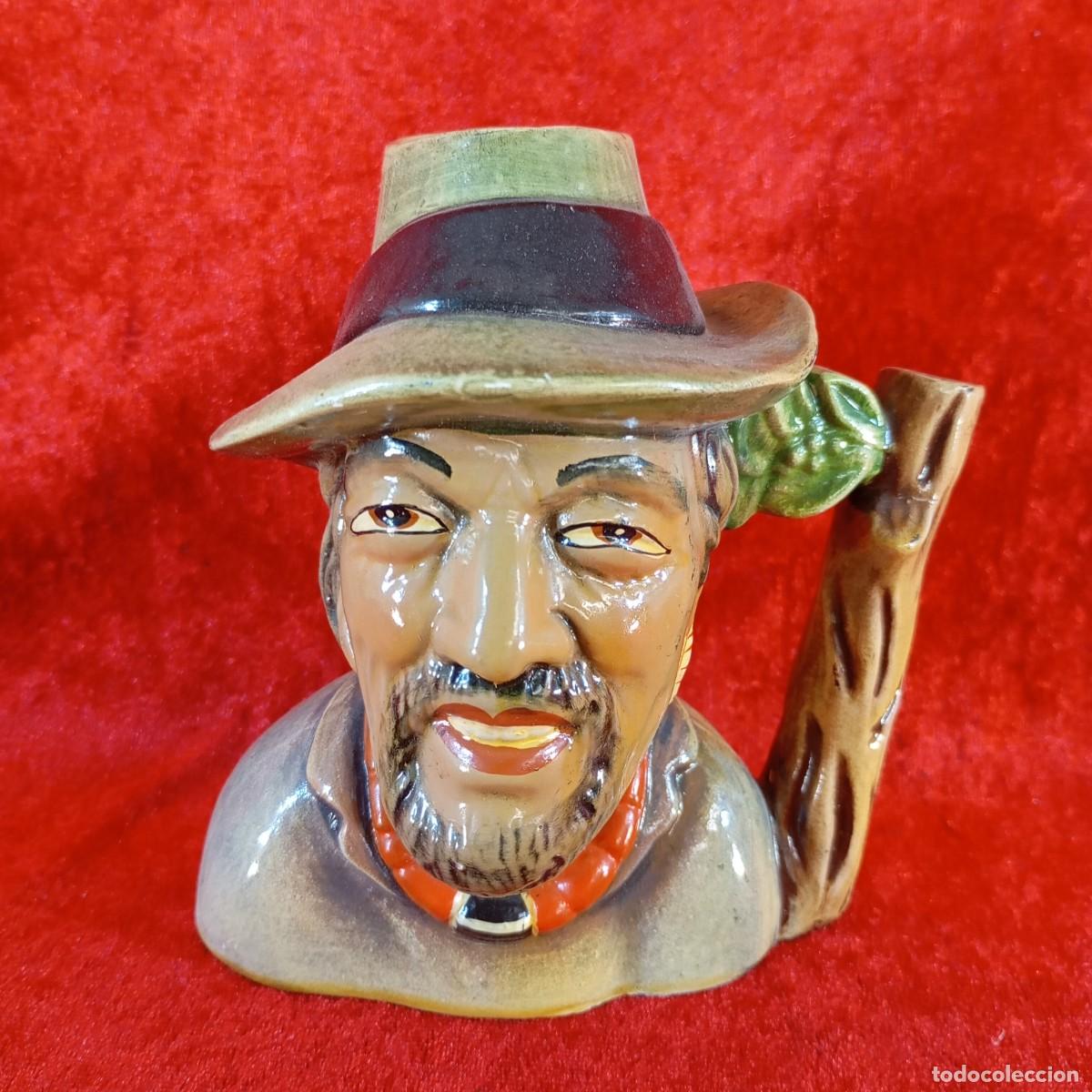 Antig&uuml;edades: ANTIGUA TAZA DE CERAMICA - ESTILO TOBY - SOVAL ARTESANIA - VINTAGE - 13,5 CM DE ALTO