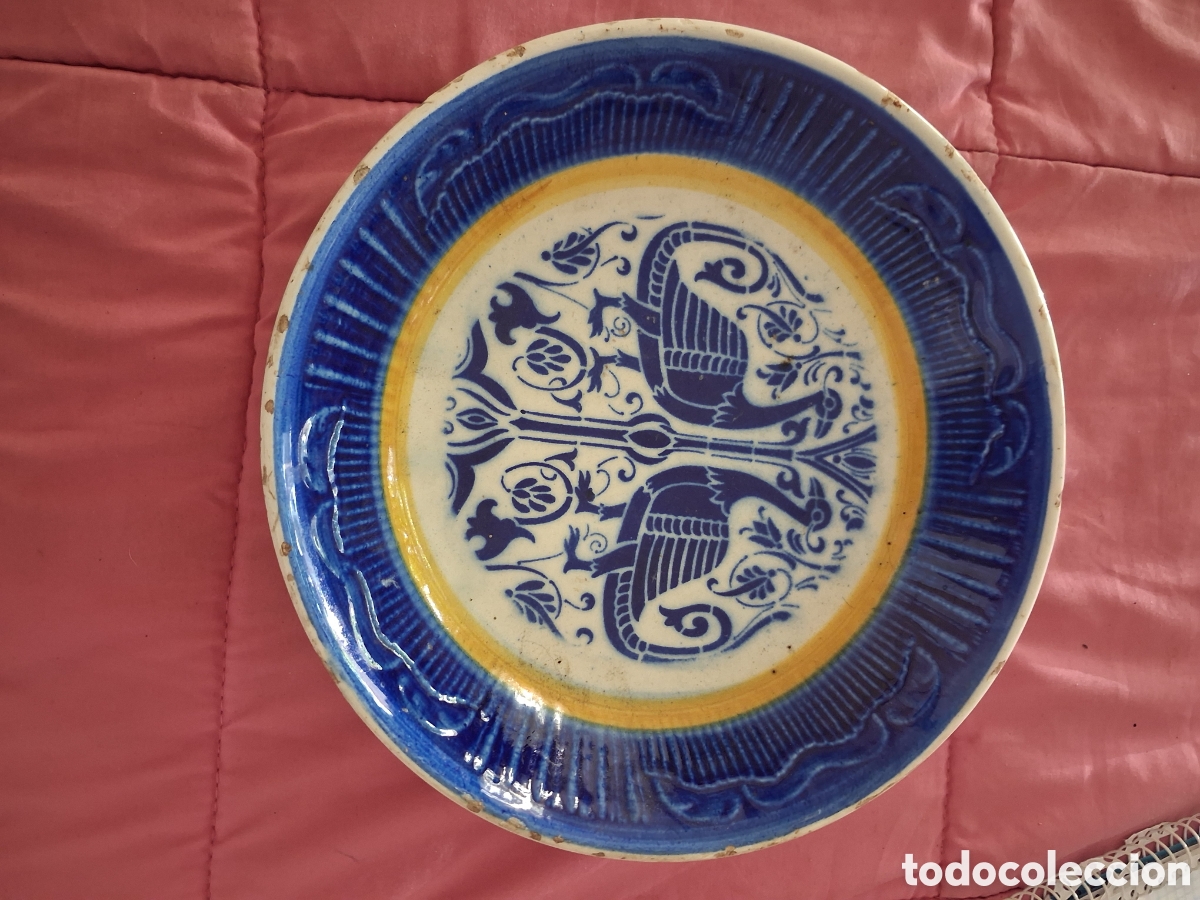Antig&uuml;edades: ANTIGUO PLATO DE CER&Aacute;MICA CON DOS PAJAROS COLOR AZUL EN EL CENTRO