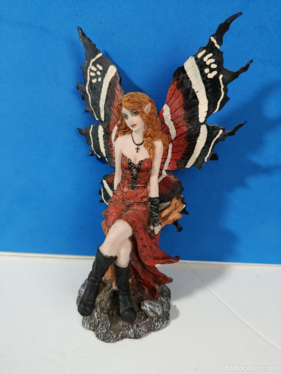 Antig&uuml;edades: FIGURA DE HADA CON ALAS DE MARIPOSA