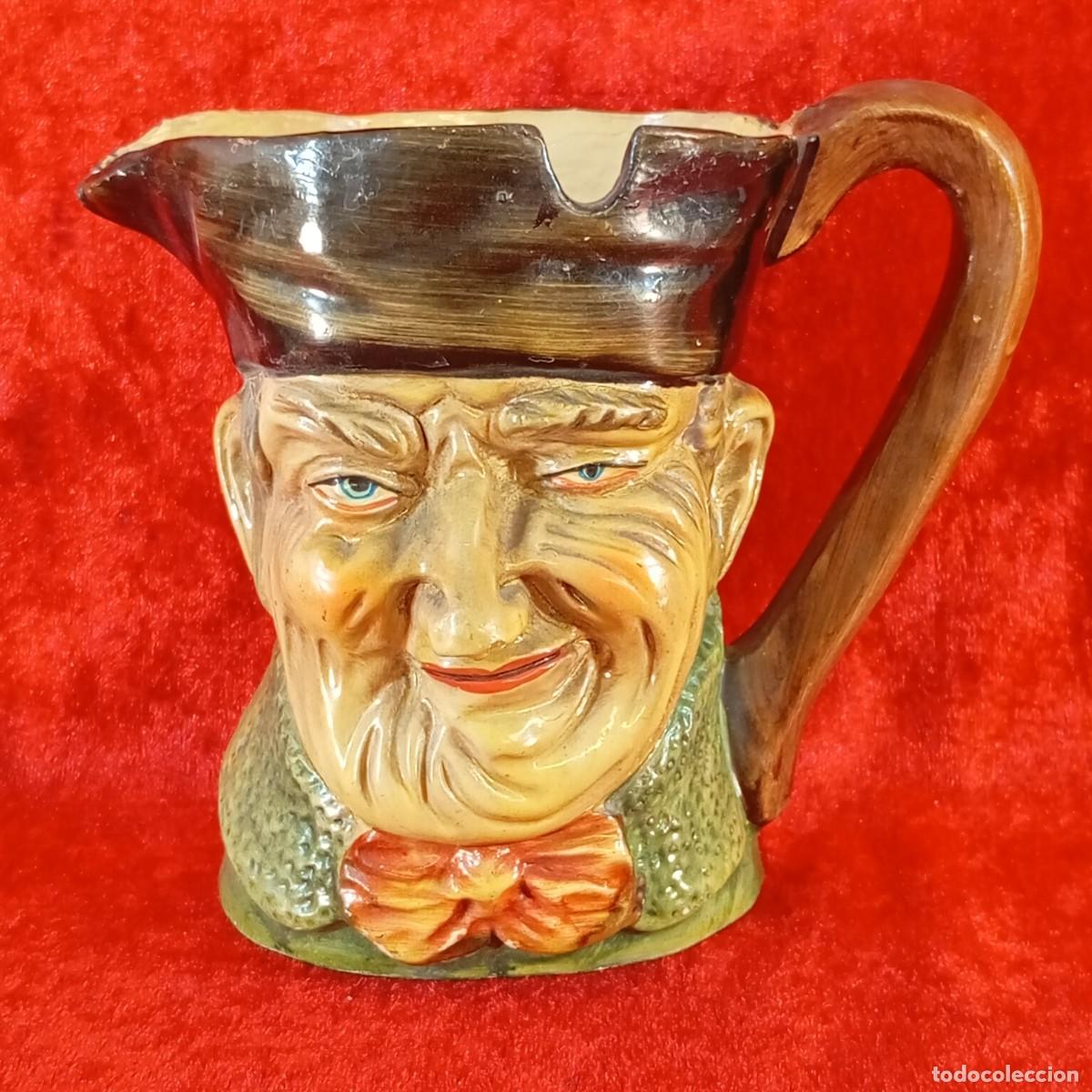 Antiguidades: ANTIGUA TAZA DE CERAMICA - ESTILO TOBY - TEMATICA DE PERSONAJE - 11,5 CM DE ALTO