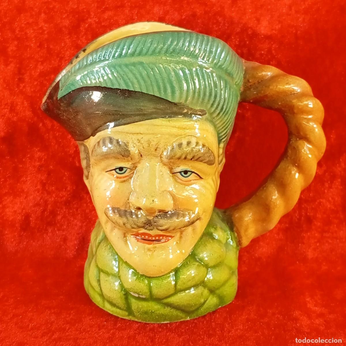 Antig&uuml;edades: ANTIGUA TAZA DE CERAMICA - ESTILO TOBY - TEMATICA DE PERSONAJE - 12 CM DE ALTO