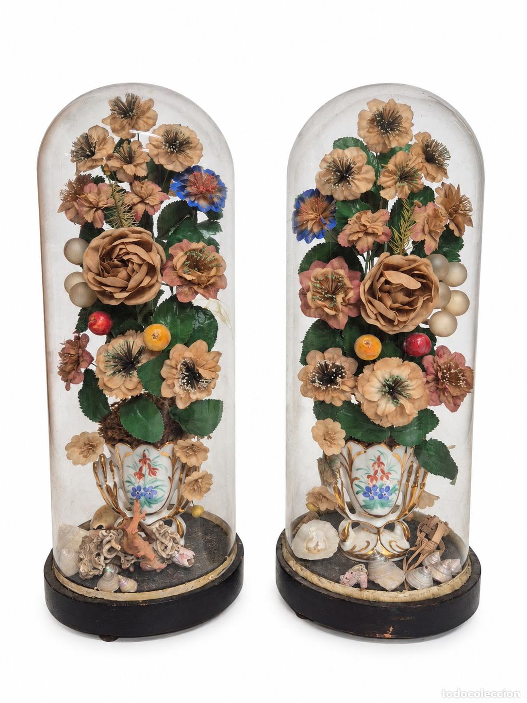 Antig&uuml;edades: Pareja Fanales, Urnas de Cristal con Bonitos Jarrones de Porcelana Isabelinos - Altura 45 cm -S. XIX