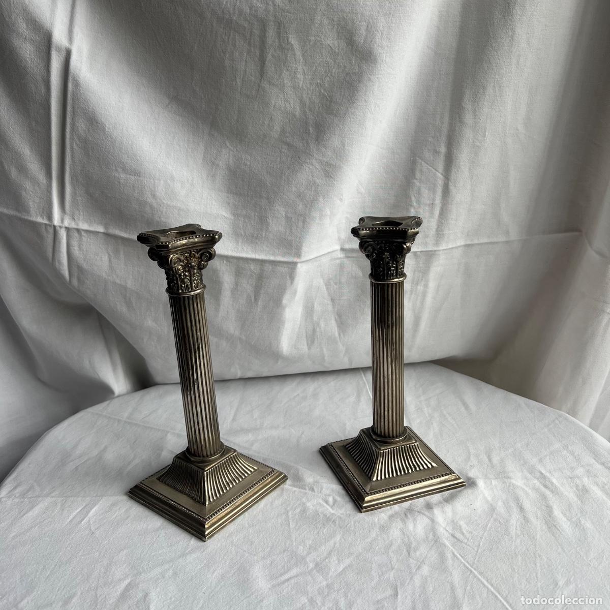 Antig&uuml;edades: Pareja de Candelabros de Columna Neocl&aacute;sica - Metal Plateado Pesado - Sello HERA Hagen Alemania